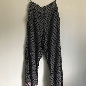 Solitaire Wide legged pants.